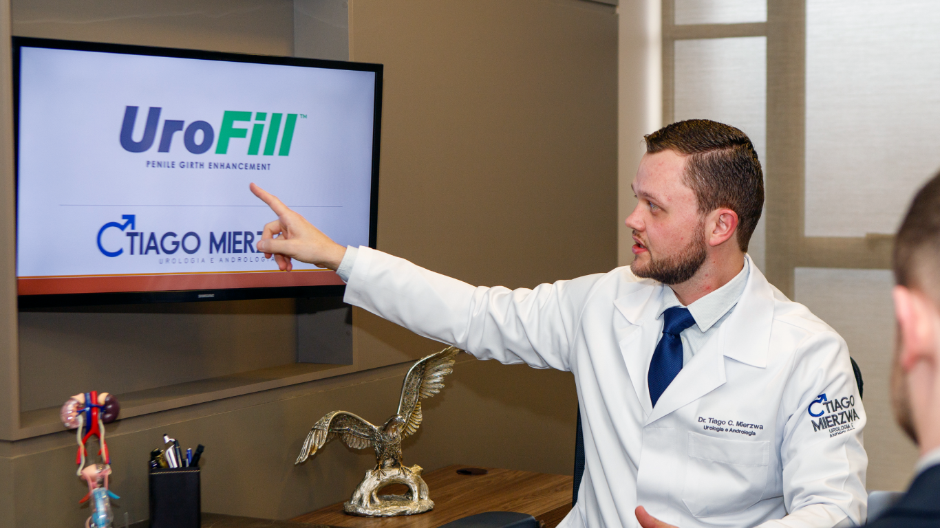 Dr. Tiago Mierzwa explicando o que é o Urofill