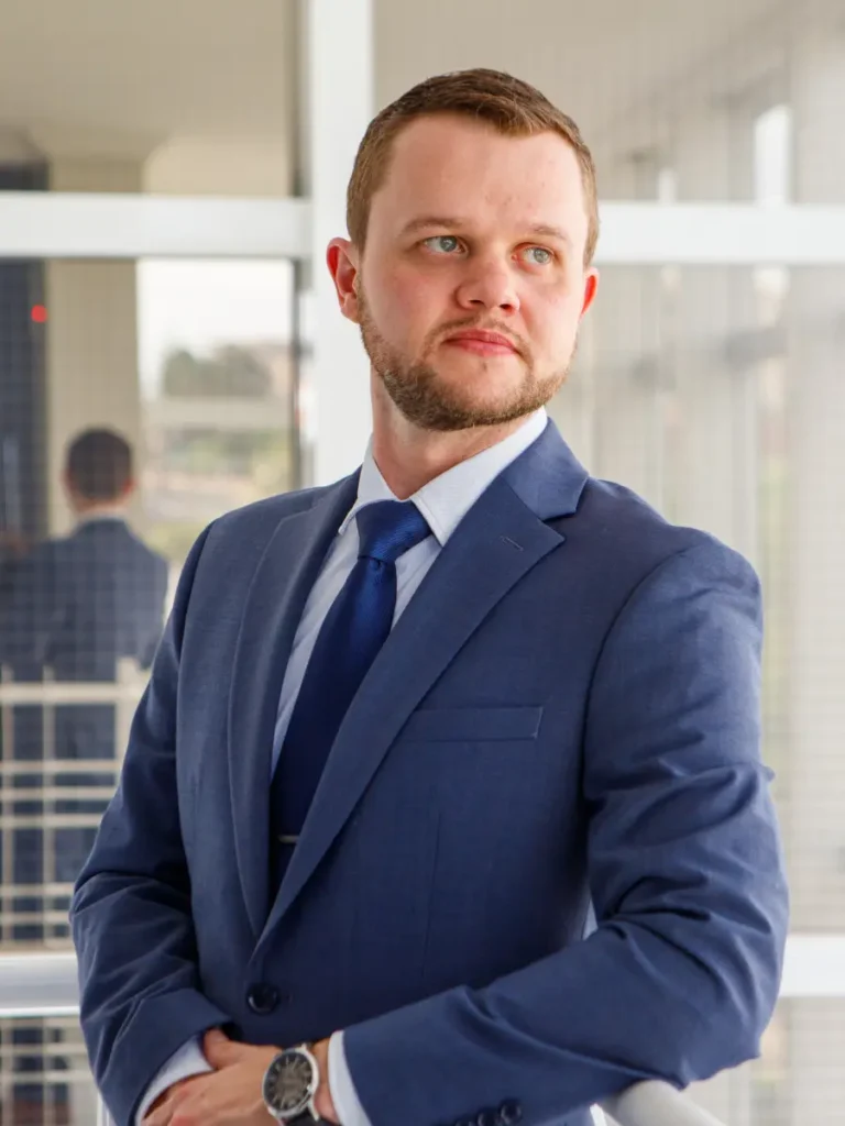 Dr. Tiago Mierzwa - Urologista especialista em harmonização peniana em Curitiba PR