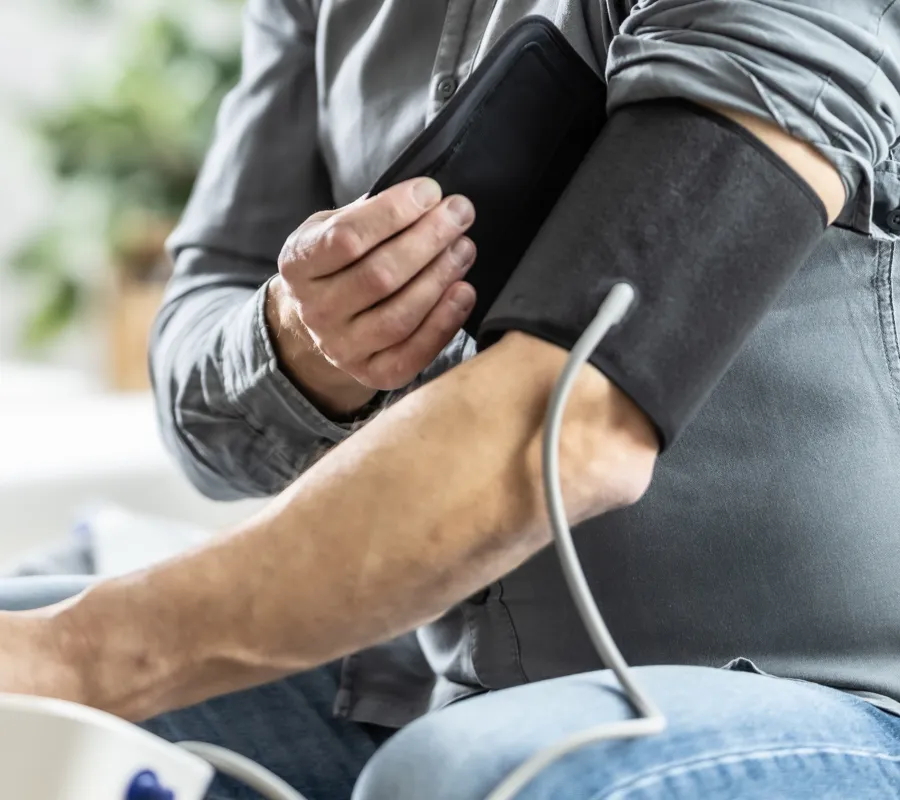 Homem com hipertensão